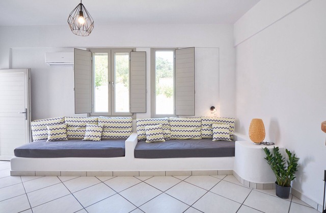 Bougain-villa: In Traditional Settlement with Garden & BBQ