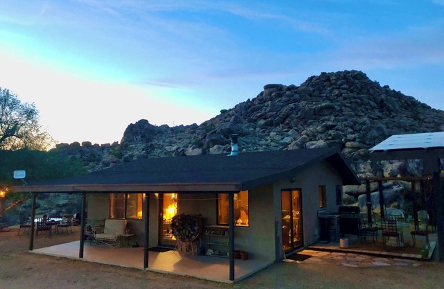 Boulder-filled Sustainable Retreat by National Park
