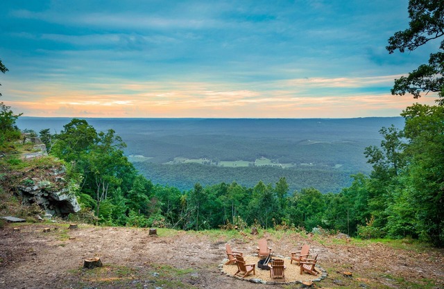 Boulder Pointe- fire pit, hot tub, incredible views!