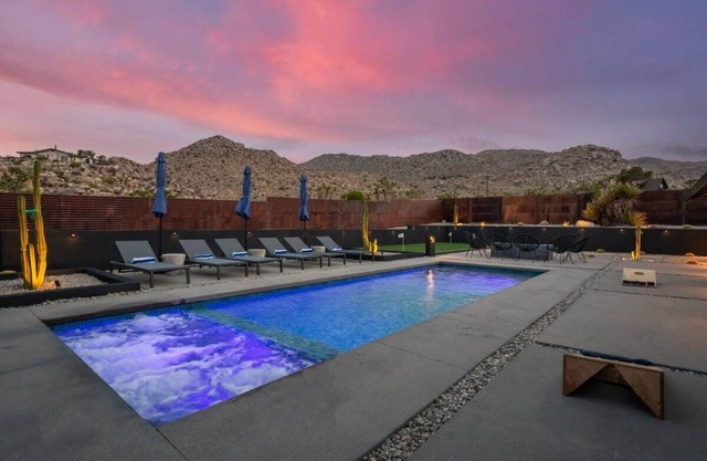 Boulders-PoolSpa-MiniGolf