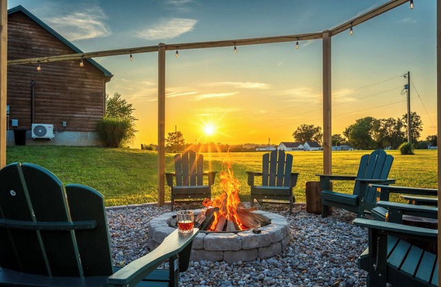 Bourbon Trail Cabin HotTub Firepit Game Room Theater