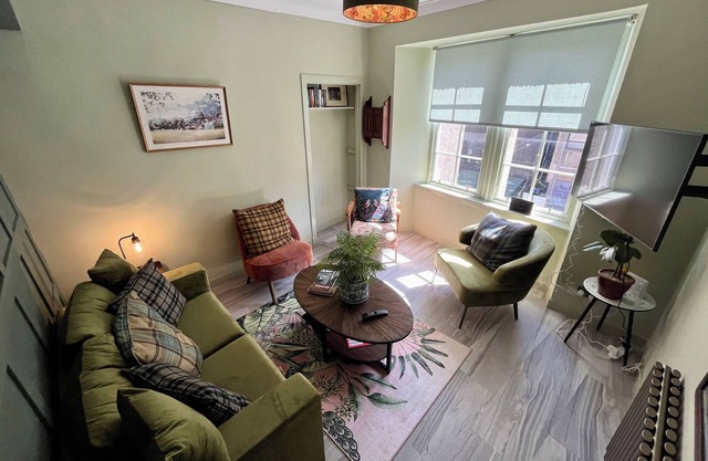 Boutique Castle View 3 Bedroom Apartmentnn​n