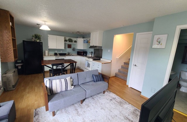 Boutique condo close to trails 1 bed 1.5 bath