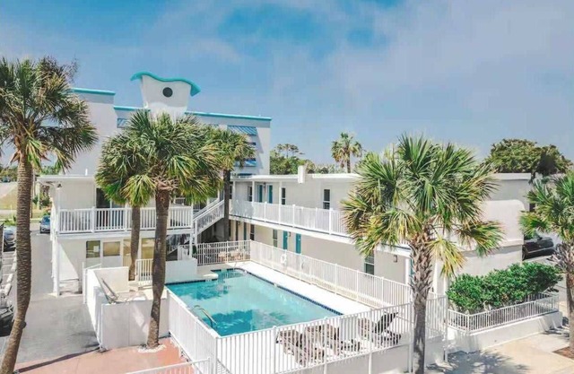 Boutique on the beach, Studio #103 + Pool