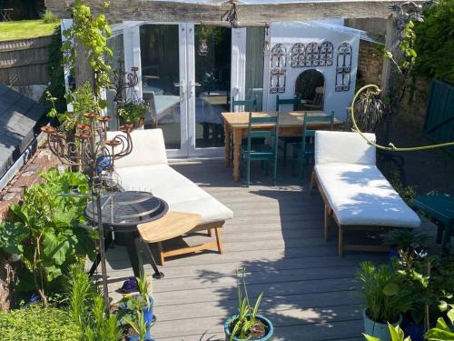 Boutique Tiny House with Private Terrace & Hot Tub
