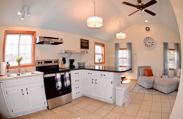 Bozenkill Bungalow: Charming countryside home.