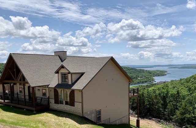 Brand New 8 Bed/8.5 Bath Lodge with Lakeview on Indian Point