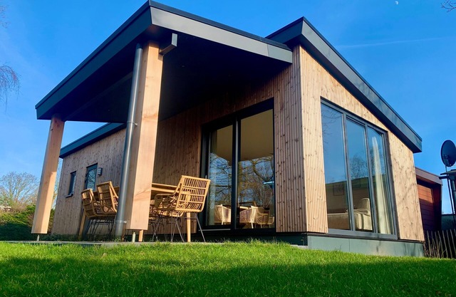 Brand new and luxurious chalet with cosy veranda. Spacious and modern for 5 persons.