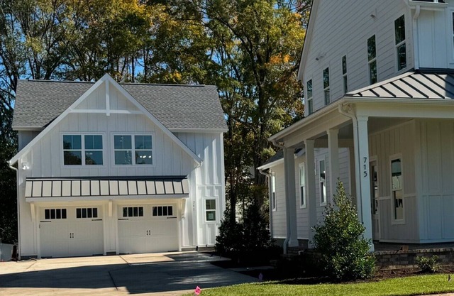 Brand new detached apartment over Garage in Davidson 3 blocks from Main Street