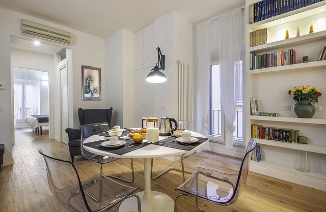 Brand new elegant cozy in the heart of Rome. For couple or family wifi AC