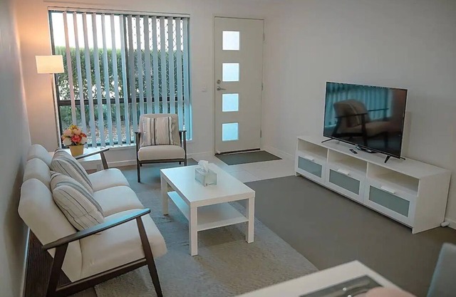 Brand New Furniture/Stylish Decor/3 Bedrooms