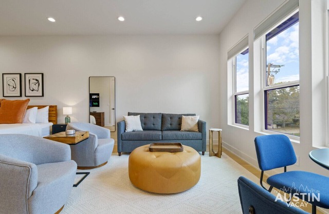 Brand New Guest Studio Apt w/King Bed + Kitchenette in Steiner Ranch