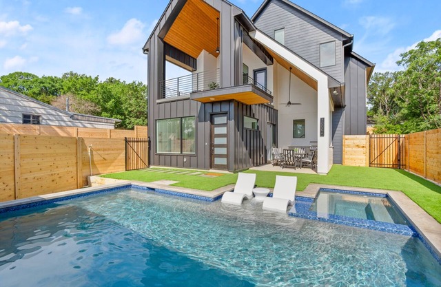 Brand New Home with Pool, Hot Tub and Downtown Views~5 Minutes to Downtown & UT!