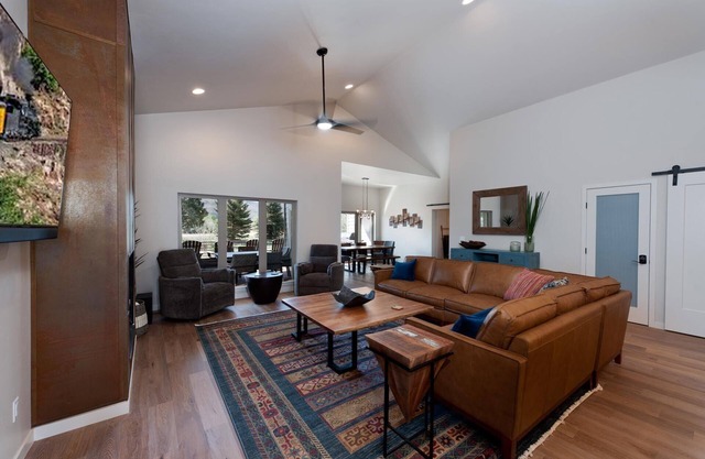Brand New Luxury Home 12 min. to Durango - AC - Hot Tub/Fire Pit - Mtn. Views
