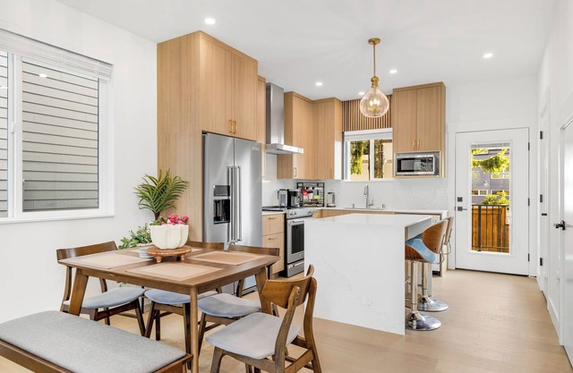 Brand-New Modern Home - Near Downtown, Airport & Light Rail