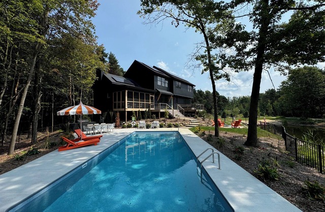 Brand new Secluded 5 Bedroom 5.5 bath house with pool in Saugatuck