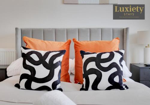 Brand New Stylish & Chic Studio City Centre Nr High St by Luxiety Stays