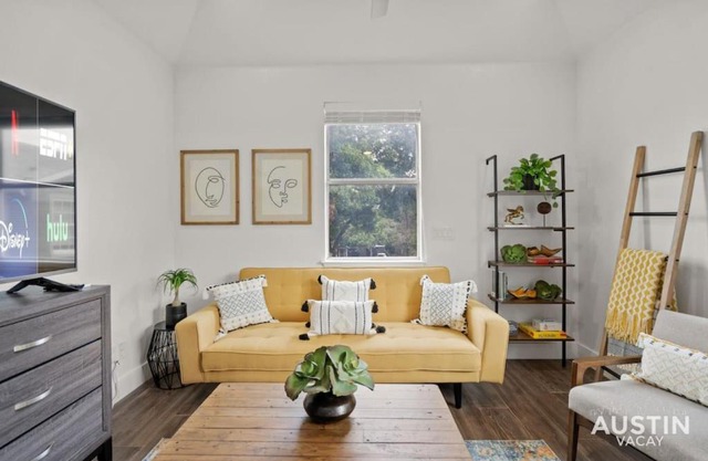 Brand-New Unit for RnR Minutes from Downtown