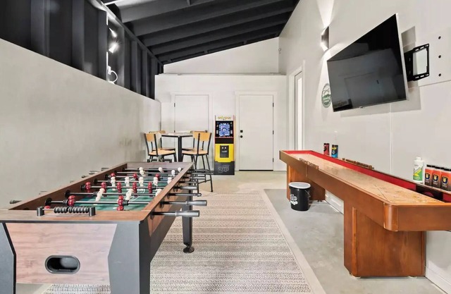 Brand New! Upscale home with 4 bedrooms, firepit, hot tub and game room