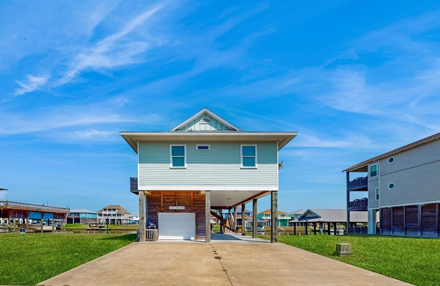 Brand-New Waterfront Home w/2nd-Story Deck in Upscale Community – On Canal