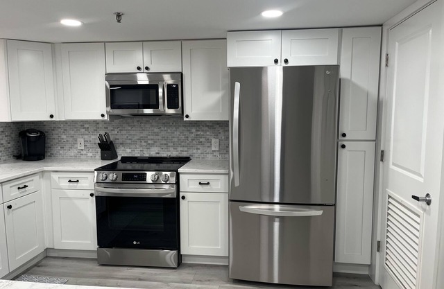 "Breakers East 904"-Gulf Front Spacious 2 BR/2BA Beach setup included