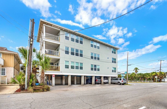 Breathtaking 3 bedroom, 2 bath with ocean view