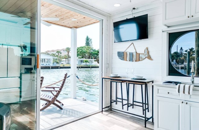 Breathtaking Beachy Houseboat on Clearwater Island
