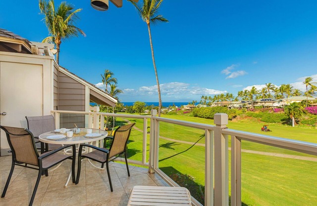 Breathtaking ocean and fairway vistas from this top-floor condo!
