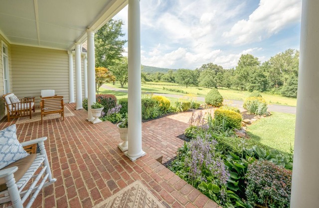 Breathtaking private retreat near Est. Wineries & Breweries
