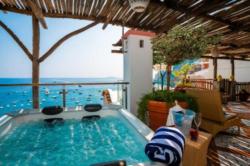 Breathtaking Room in Heart of Positano with Stunning Sea Views
