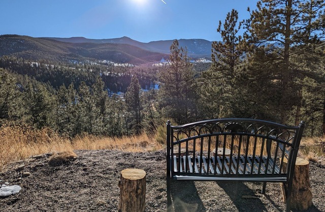 Breathtaking View: Relaxing Rocky Mountain Getaway