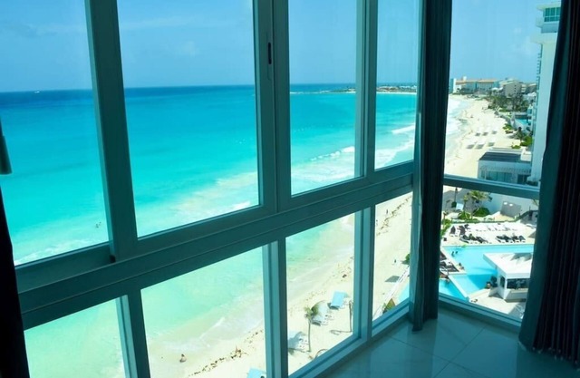 Breathtaking views, beach front 02, gym, spa, jacuzzi, pool, beach