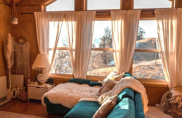 Breathtaking ViewsTwo Bedroom Cabin with Hot tub