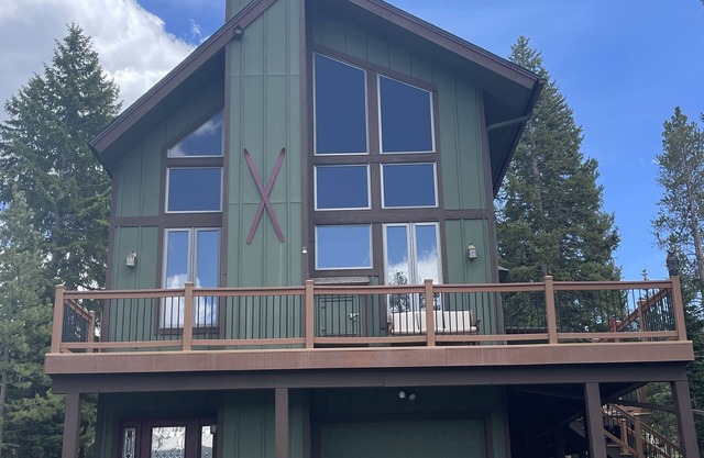 Breck House-incredible Views, Pet Friendly, Quiet Retreat, Private Hot Tub