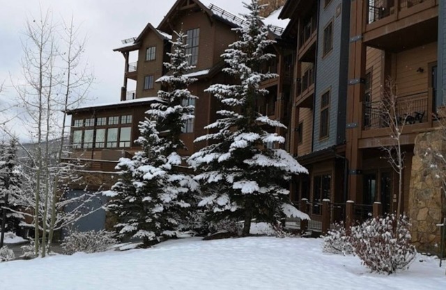 Breckenridge Grand Lodge Resort on Peak 7 - Spring Skiing/Snowboarding Vacay