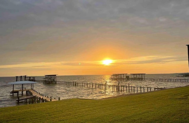 Breezy Bayshore Bunkhouse