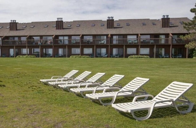 Breezy Point - Spacious 2 Bedroom W/ Kitchen