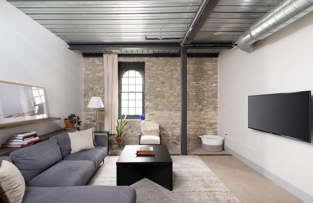 Brewery District Luxe 2BR Near Fiserv with Parking