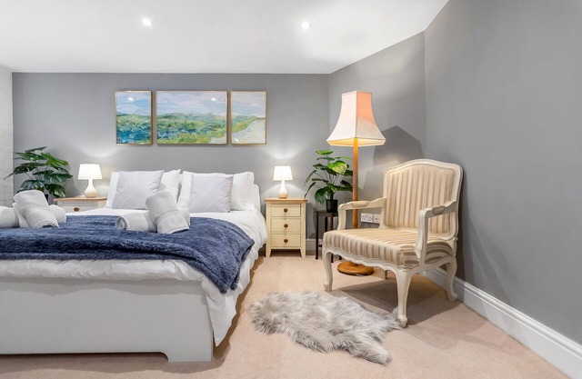 Brewery View | Central| Close to restaurants | 2 Bed | Stylish Apt | Lift | Unique