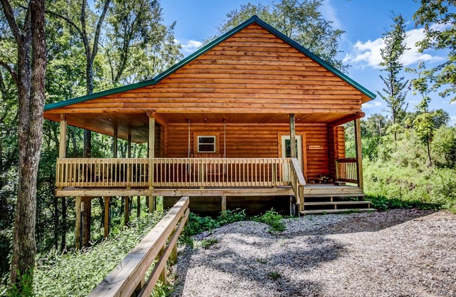 Briarwood Cabin- Canopy Ridge Cabins