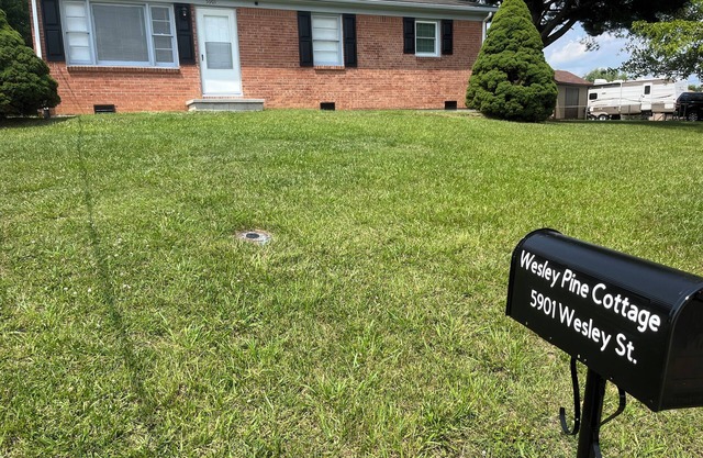 Brick Ranch 5 minutes off I-81, close to RU & Virginia Tech, sleeps 8