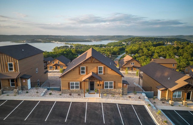 Bridgeview Lodge Overlooking Tablerock Lake
