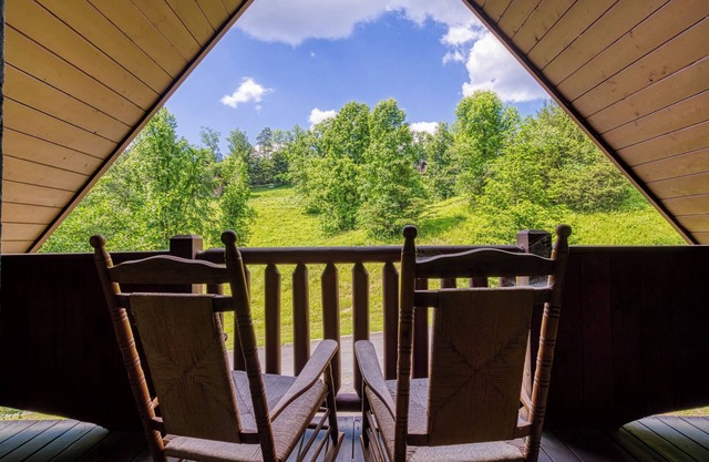 Bridgewood Cabin, Hot Tub, FREE Attraction tickets, WIFI!