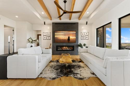 Bridle Ridge Retreat - Modern Comfort, Open Views