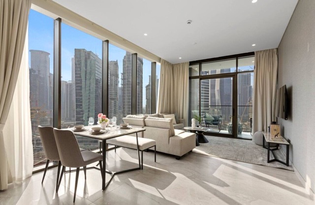 Bright 1 Bedroom w/Burj Khalifa view in Peninsula