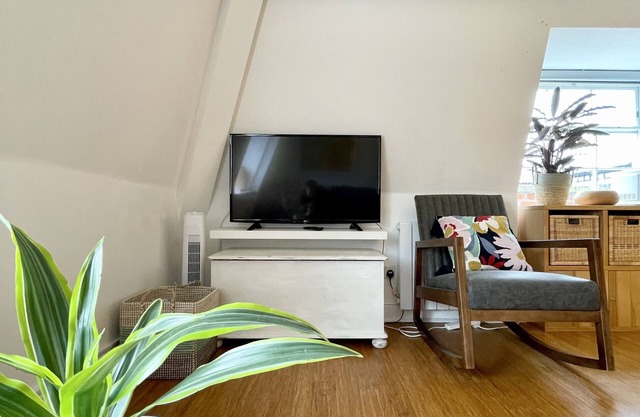 Bright 1 Double bed Apartment Near Cabot Circus