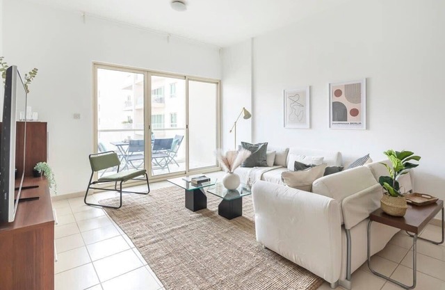 Bright 1BR Apartment w/Pool Views in The Greens!