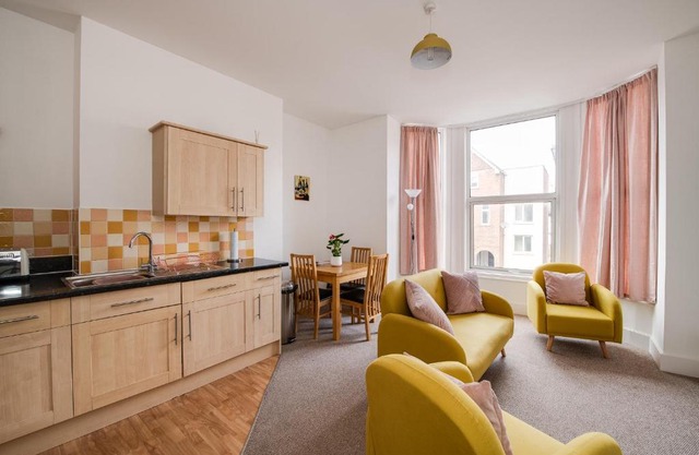 Bright 2 bedroom in Southsea. 8 min walk to seafront