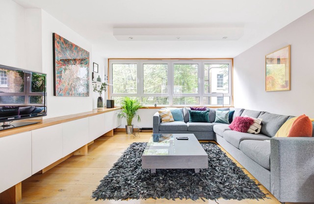 Bright 2BR Home in Prime Notting Hill