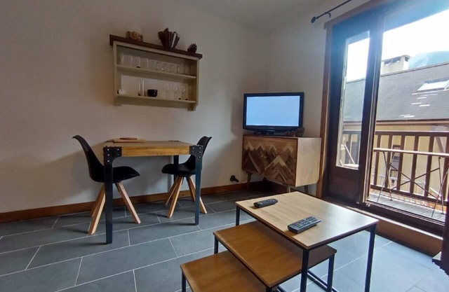 Bright 30 M² With Balcony Center Villa